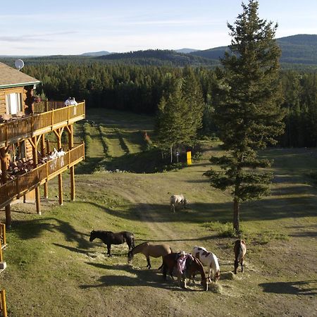 Spruce Hill Resort & Spa 108 Mile Ranch Екстер'єр фото