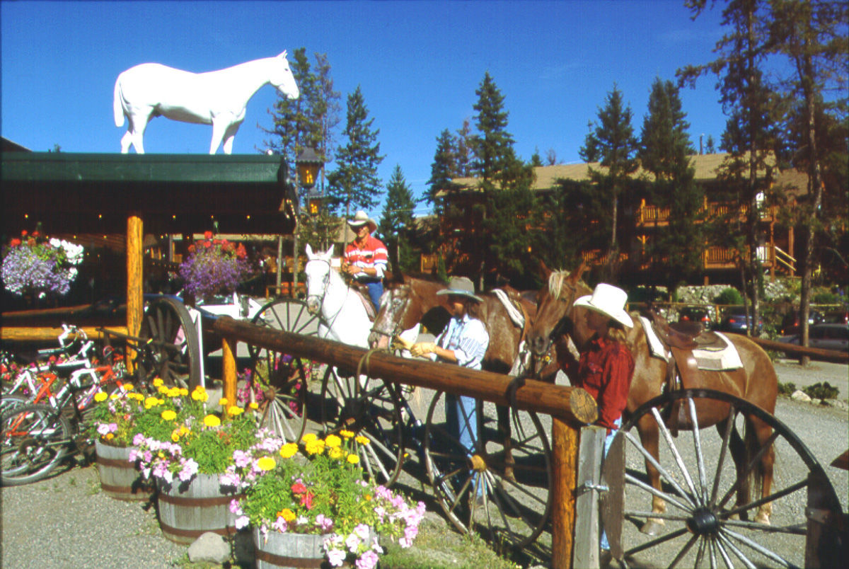 Spruce Hill Resort & Spa 108 Mile Ranch Екстер'єр фото