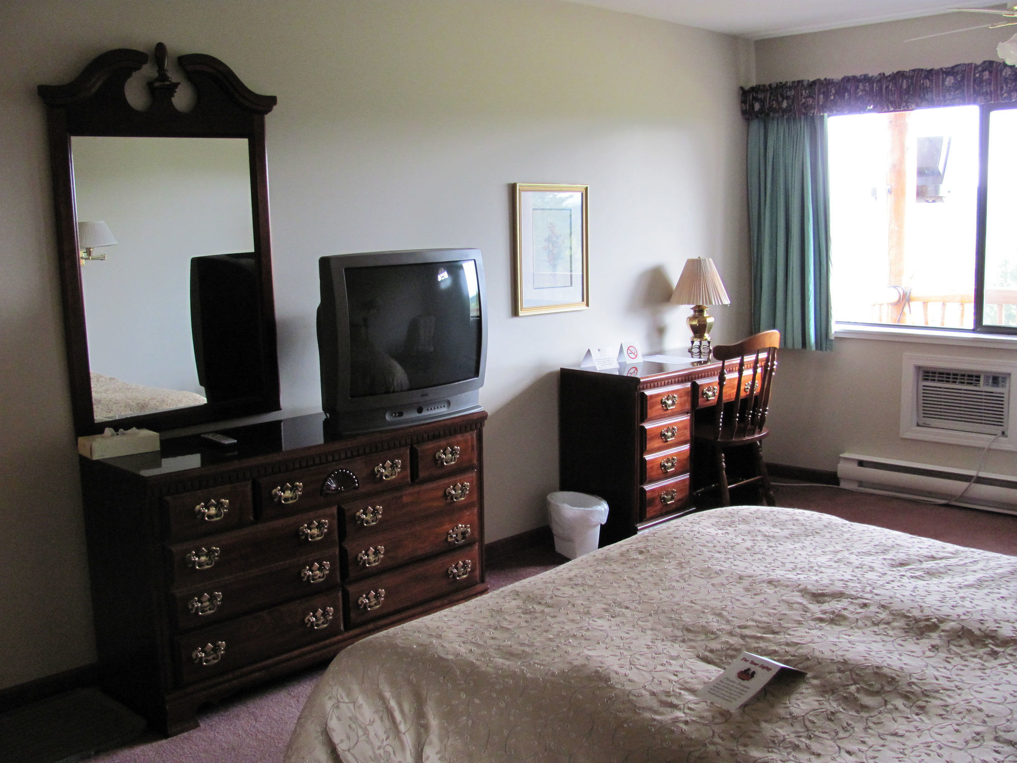 Spruce Hill Resort & Spa 108 Mile Ranch Екстер'єр фото