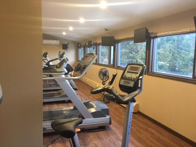 Spruce Hill Resort & Spa 108 Mile Ranch Екстер'єр фото